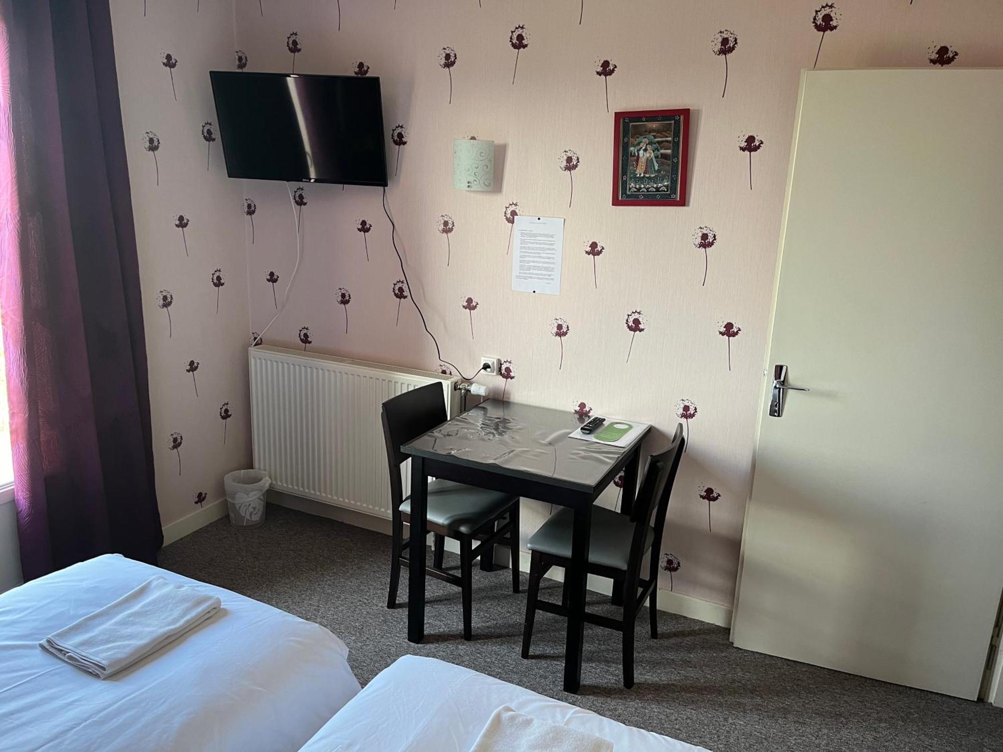Hotel Le Lyon Vert Commentry Zewnętrze zdjęcie