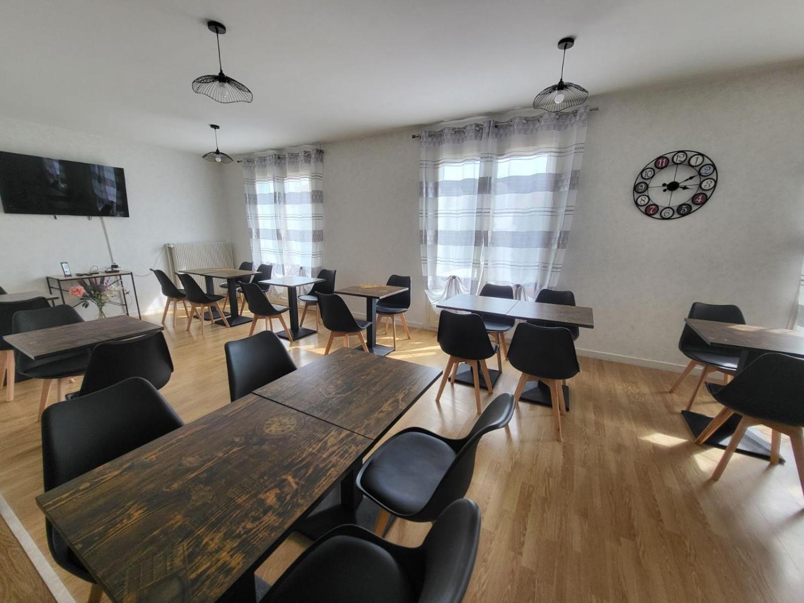 Hotel Le Lyon Vert Commentry Zewnętrze zdjęcie