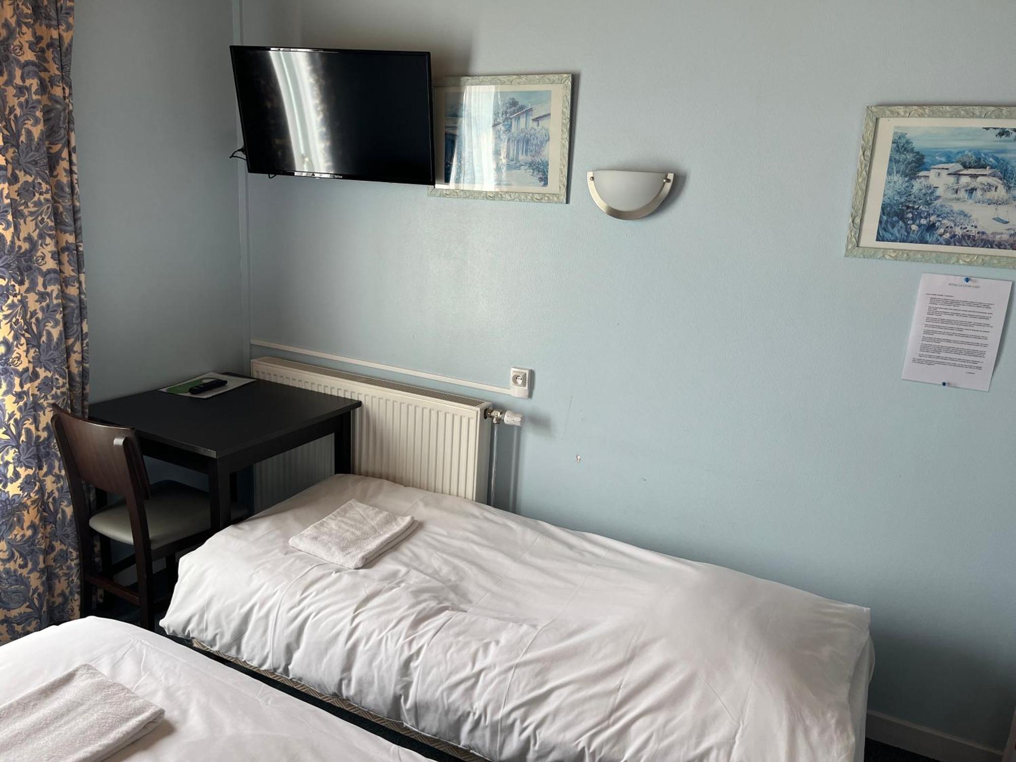 Hotel Le Lyon Vert Commentry Zewnętrze zdjęcie