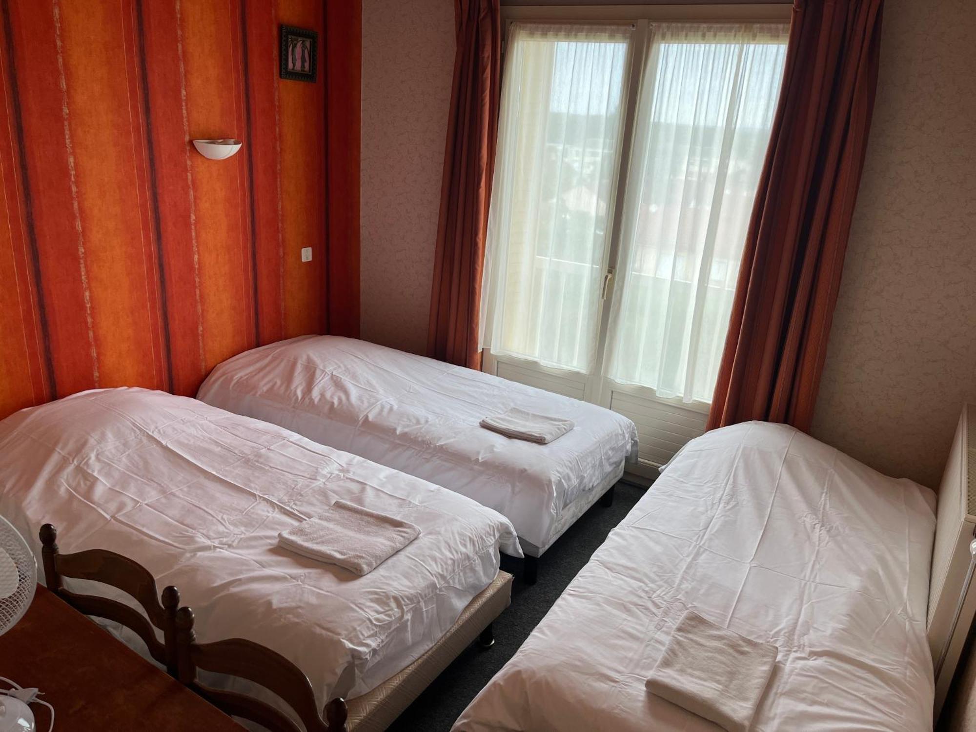 Hotel Le Lyon Vert Commentry Zewnętrze zdjęcie
