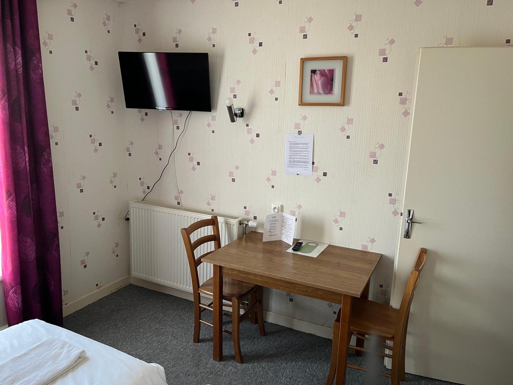 Hotel Le Lyon Vert Commentry Zewnętrze zdjęcie