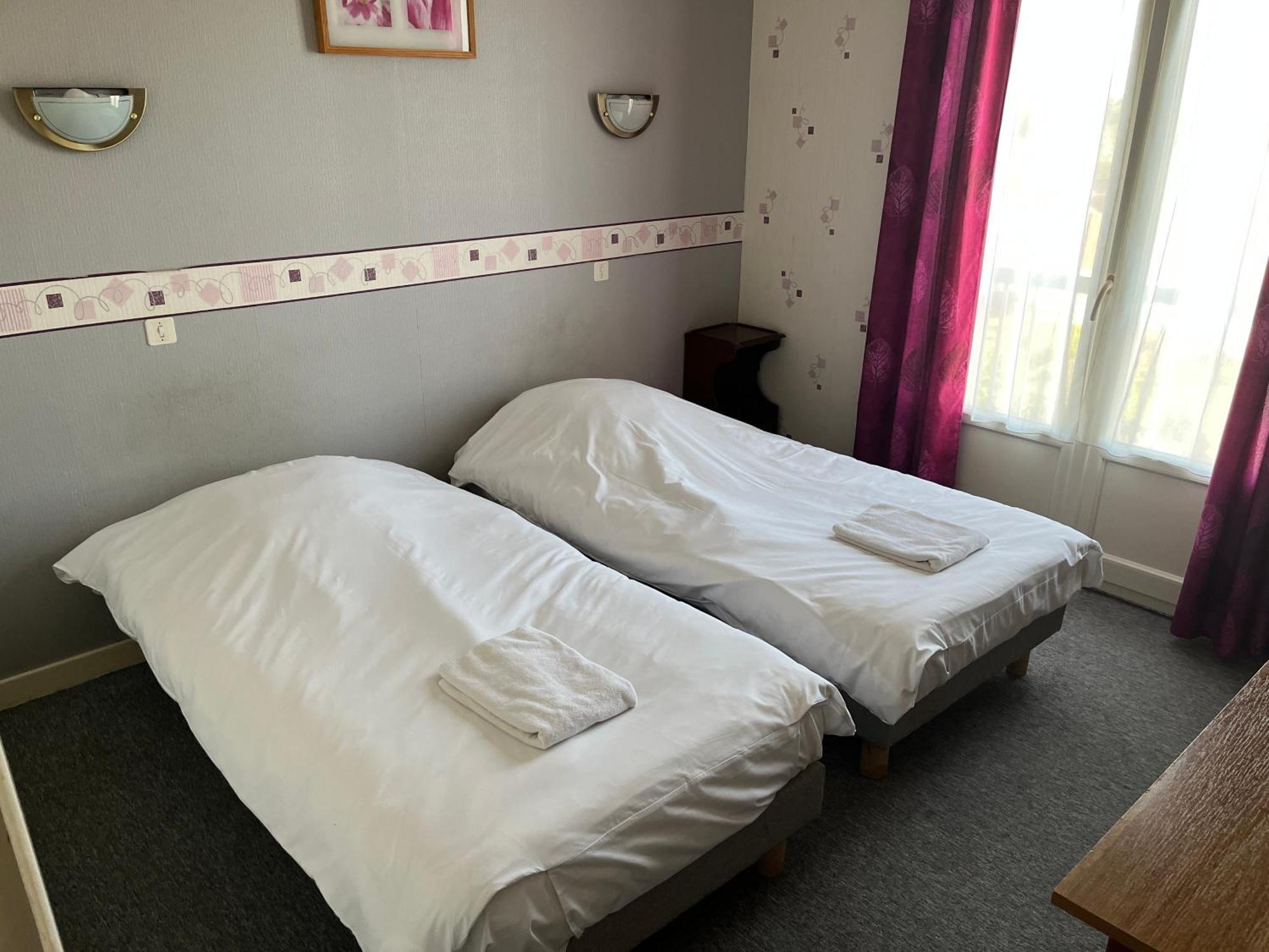 Hotel Le Lyon Vert Commentry Zewnętrze zdjęcie