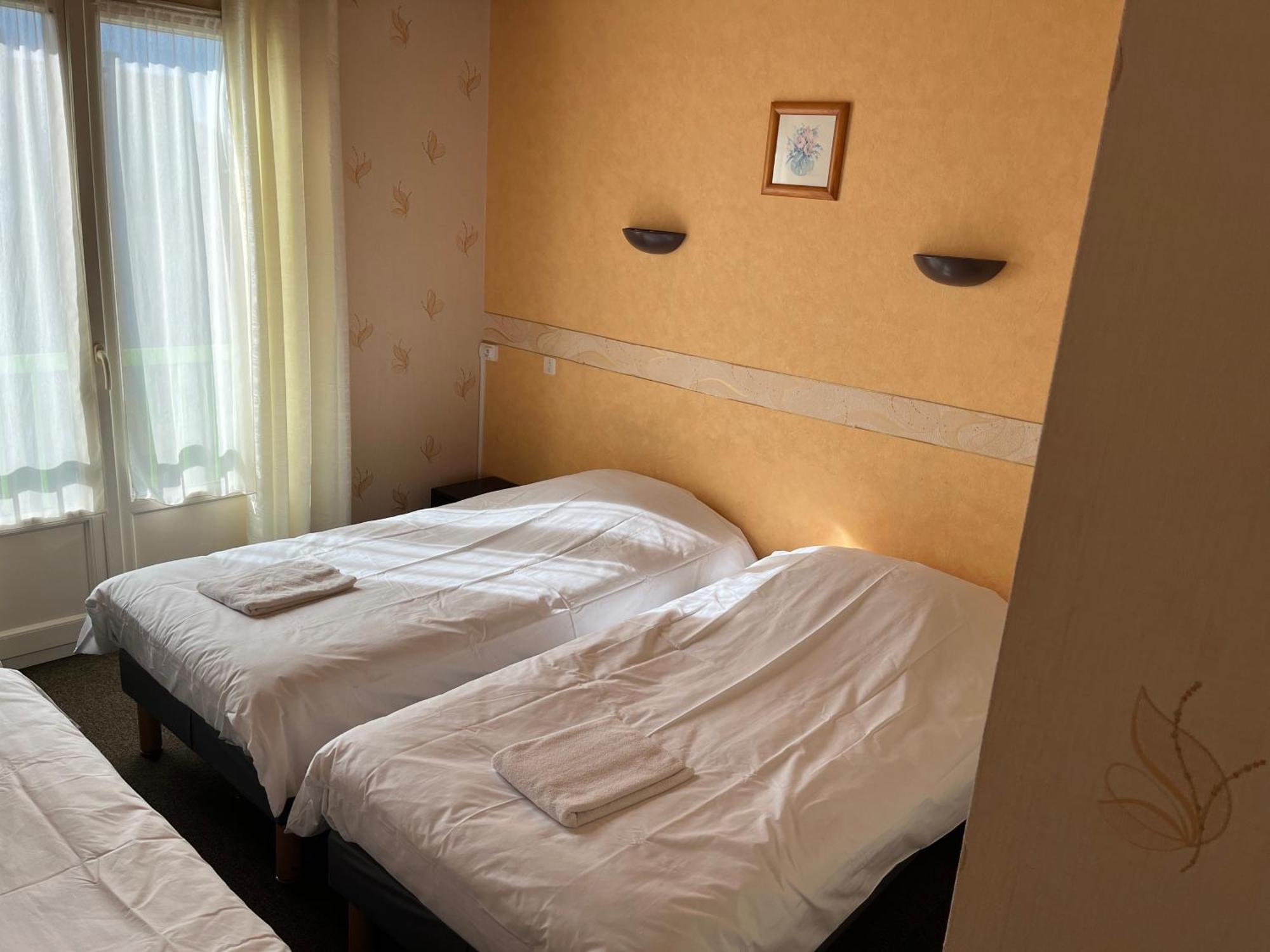Hotel Le Lyon Vert Commentry Zewnętrze zdjęcie
