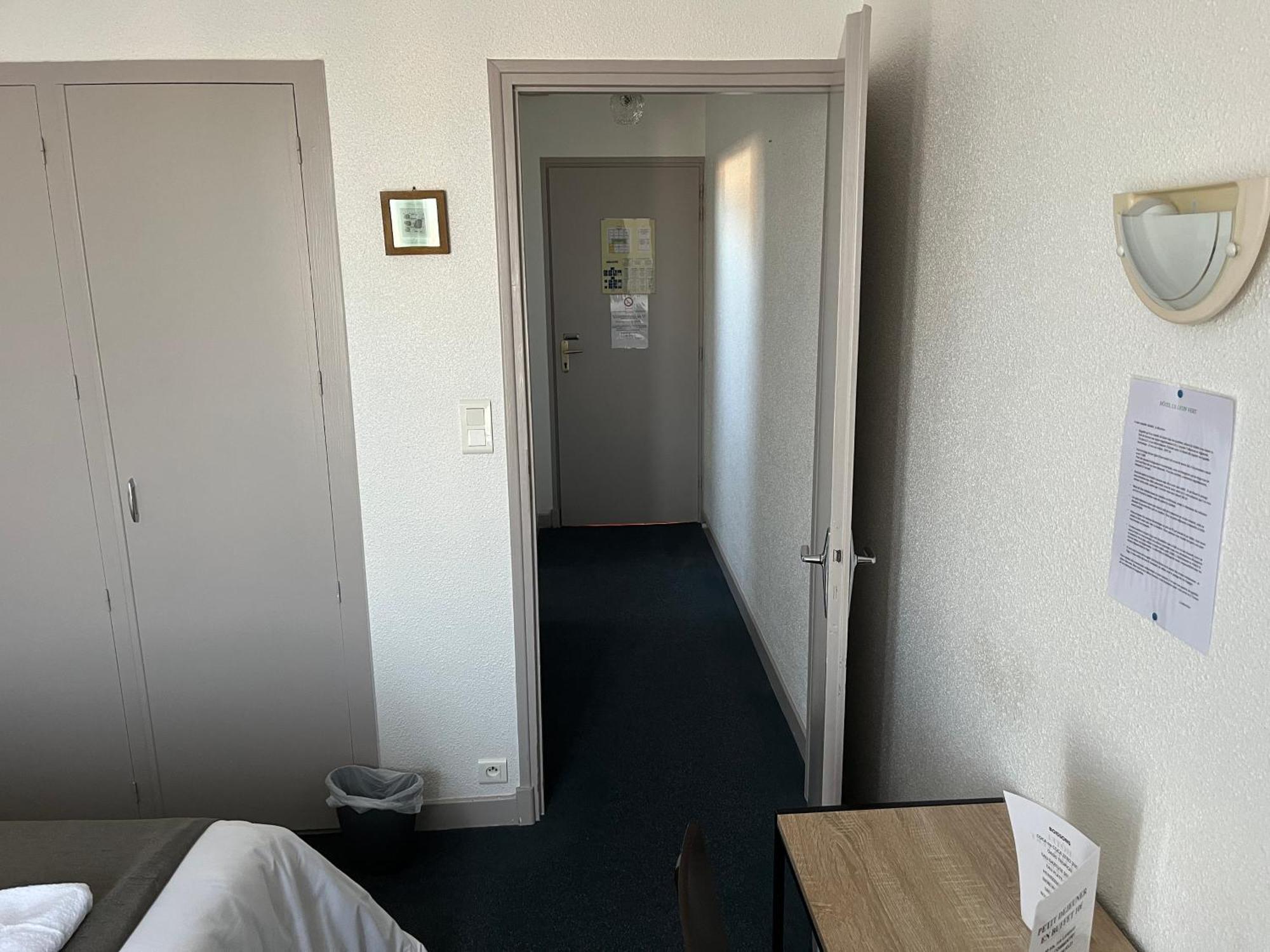 Hotel Le Lyon Vert Commentry Zewnętrze zdjęcie