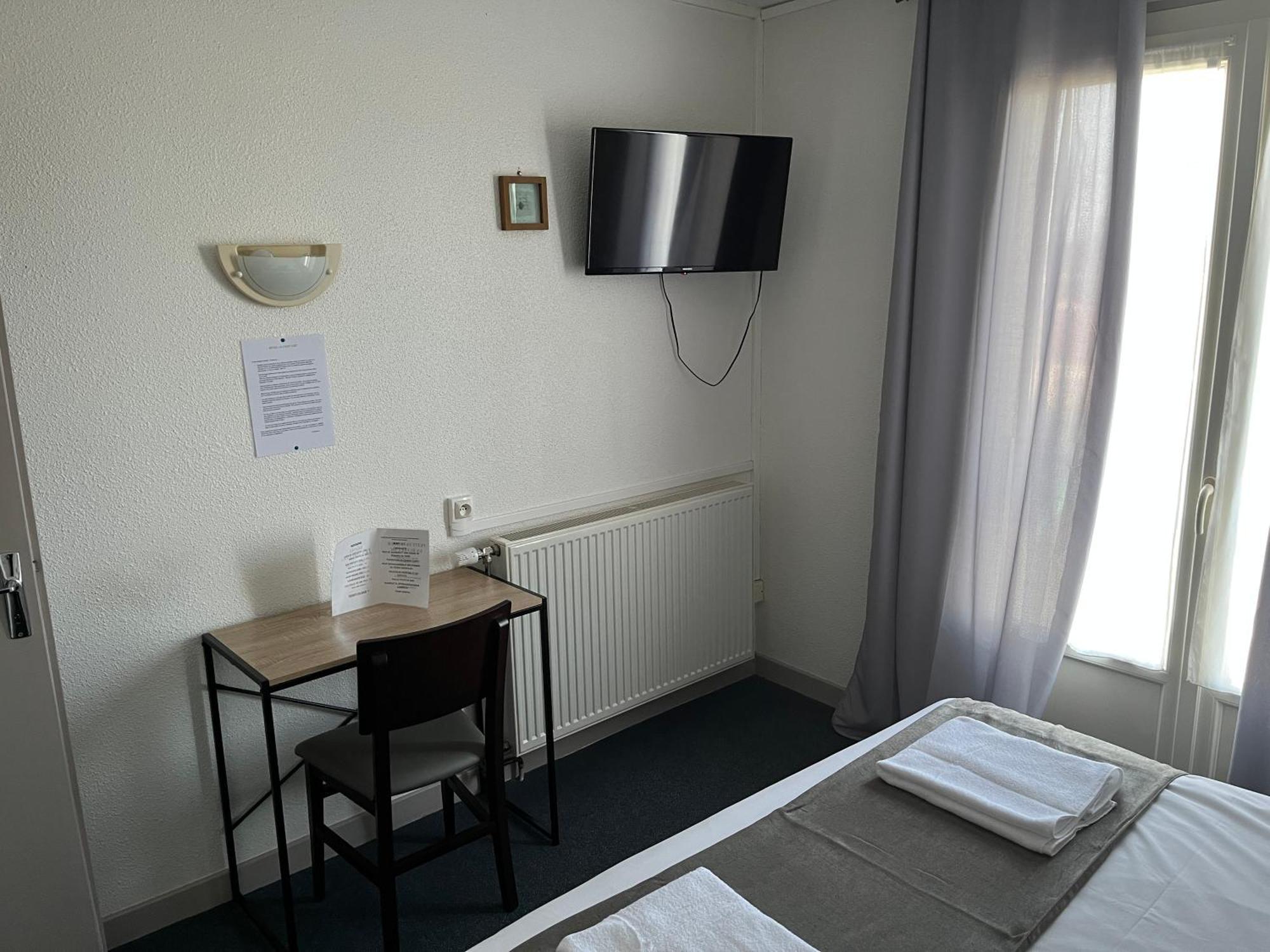 Hotel Le Lyon Vert Commentry Zewnętrze zdjęcie