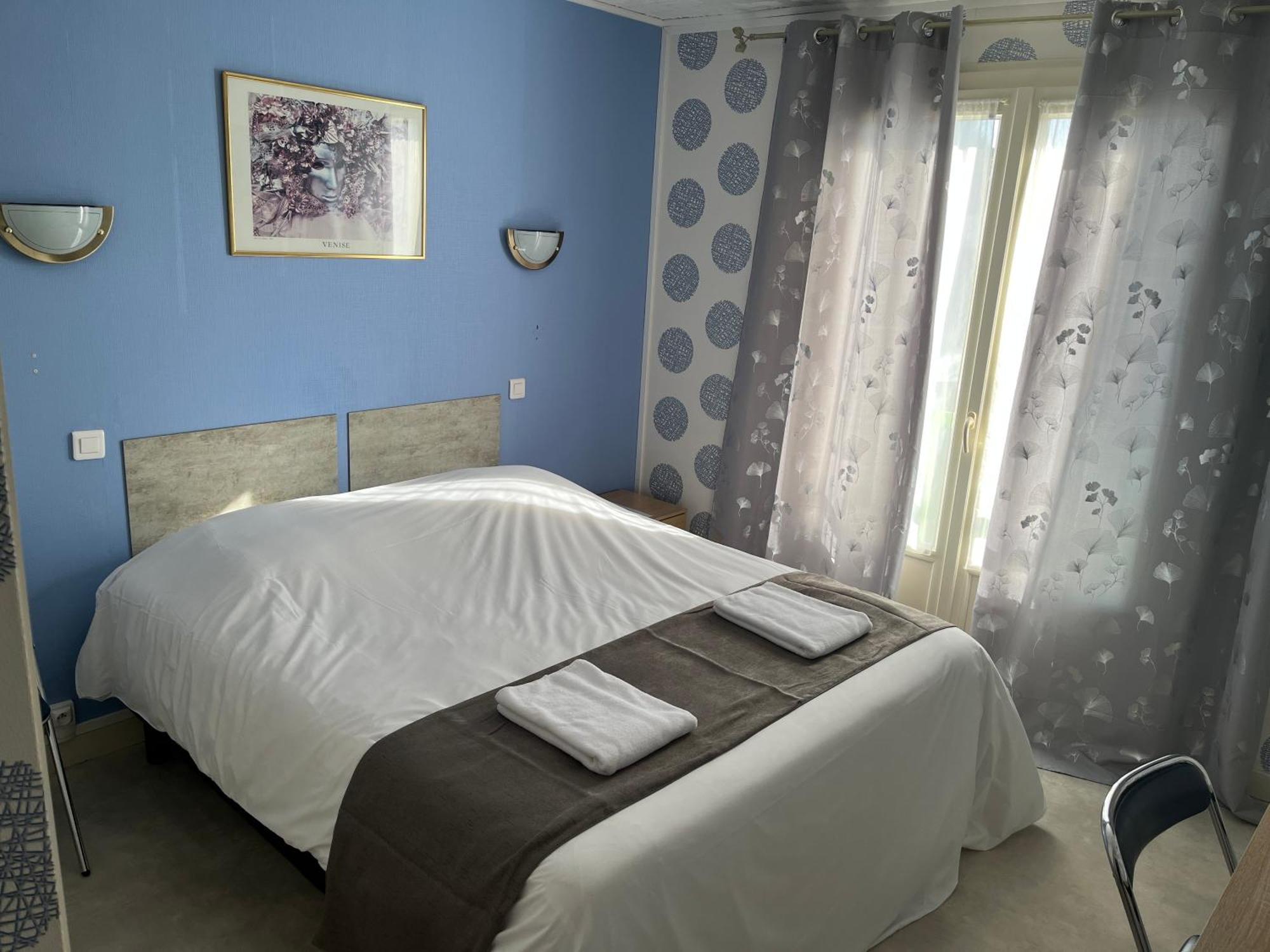 Hotel Le Lyon Vert Commentry Zewnętrze zdjęcie
