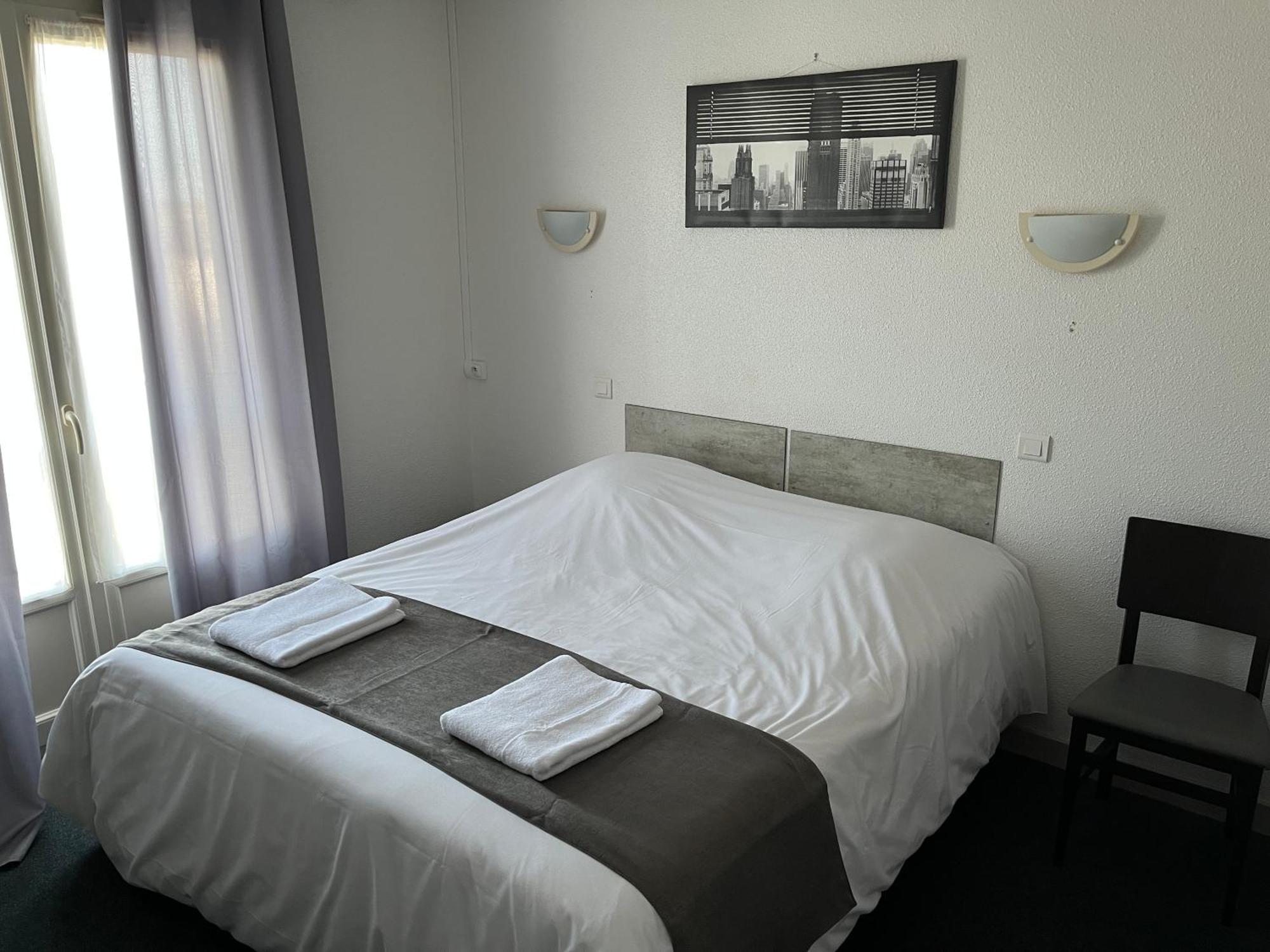 Hotel Le Lyon Vert Commentry Zewnętrze zdjęcie