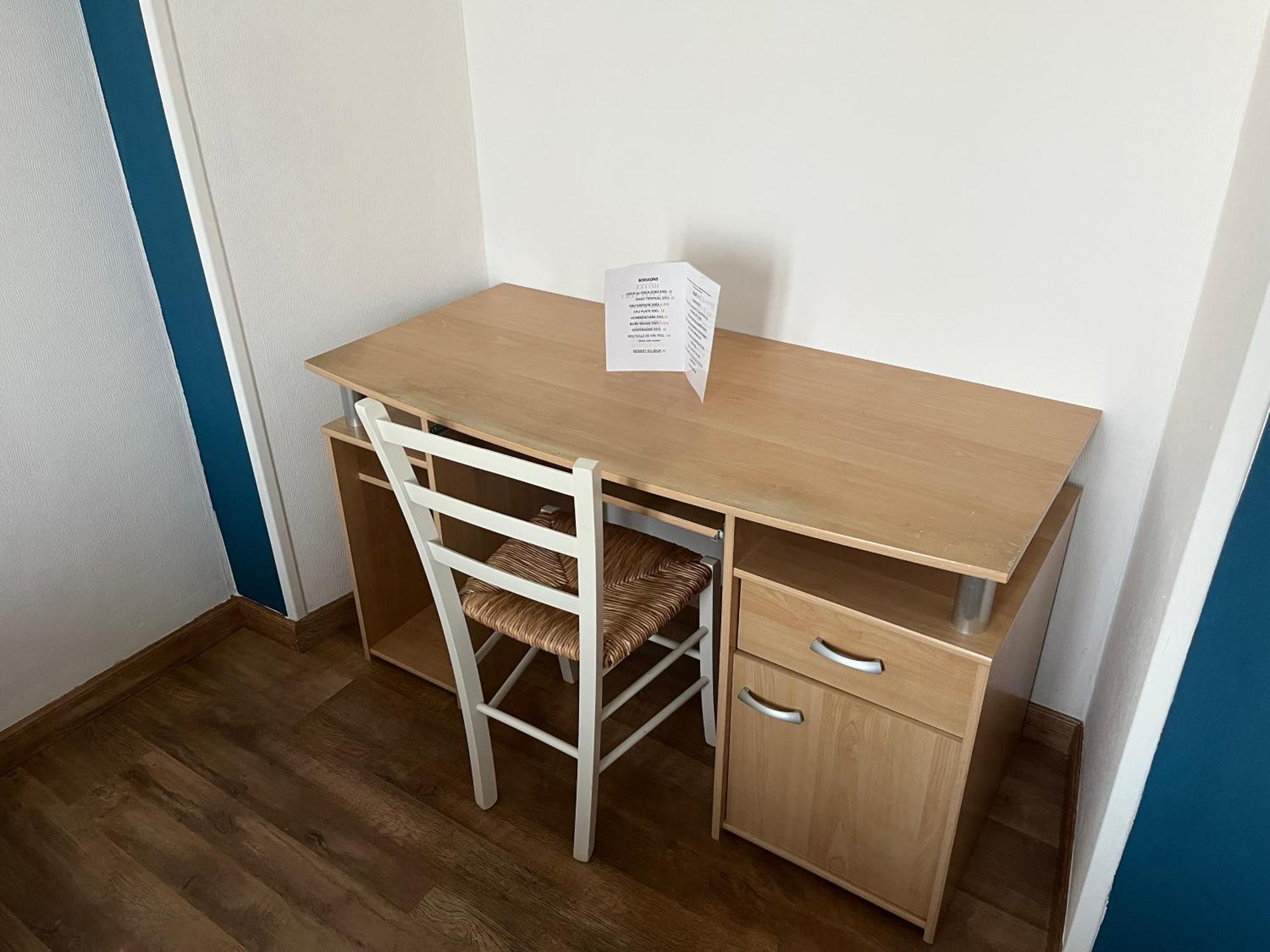 Hotel Le Lyon Vert Commentry Zewnętrze zdjęcie