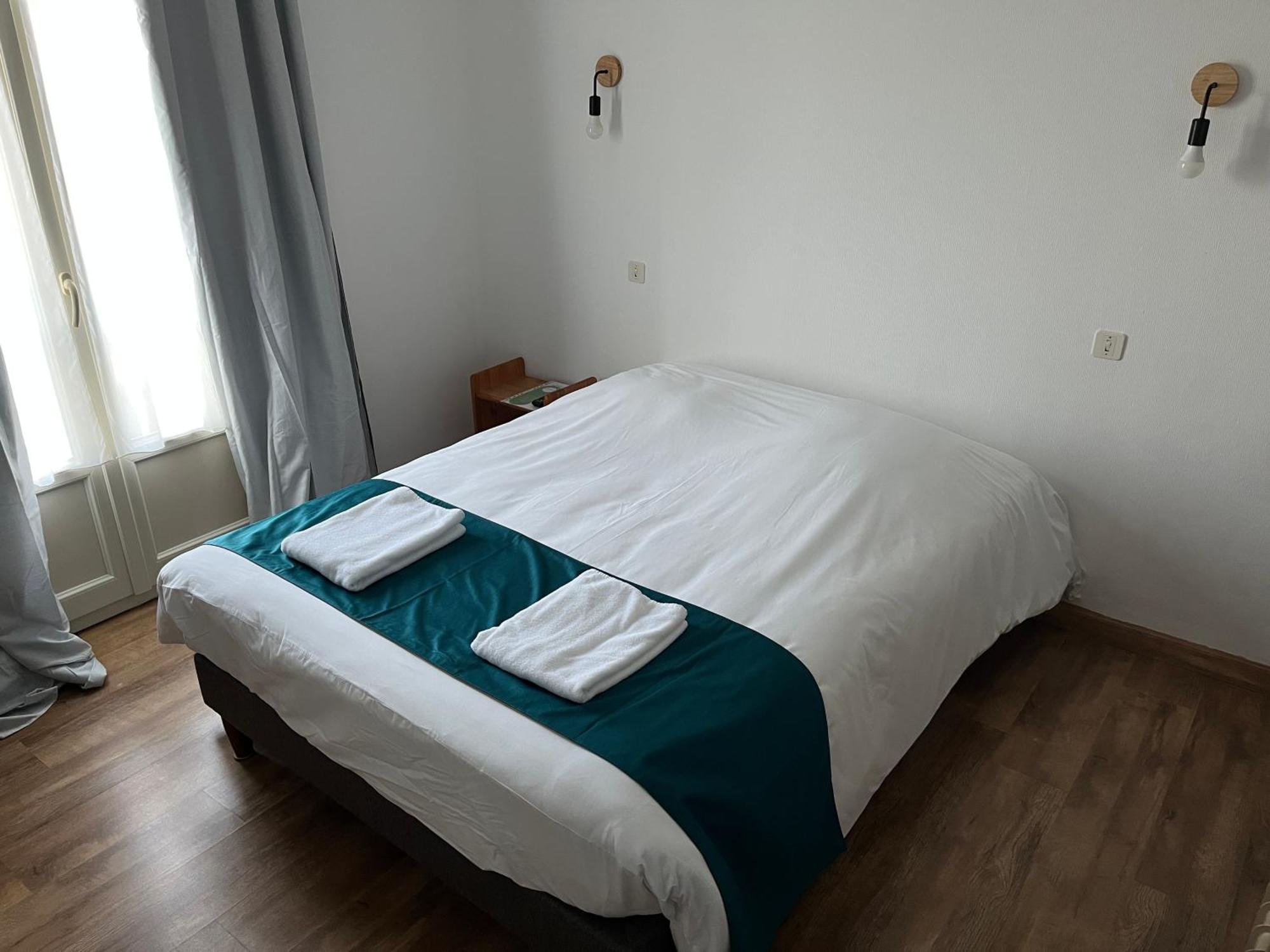Hotel Le Lyon Vert Commentry Zewnętrze zdjęcie