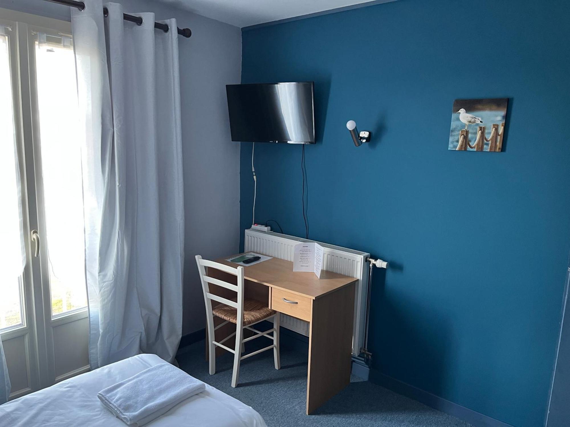 Hotel Le Lyon Vert Commentry Zewnętrze zdjęcie