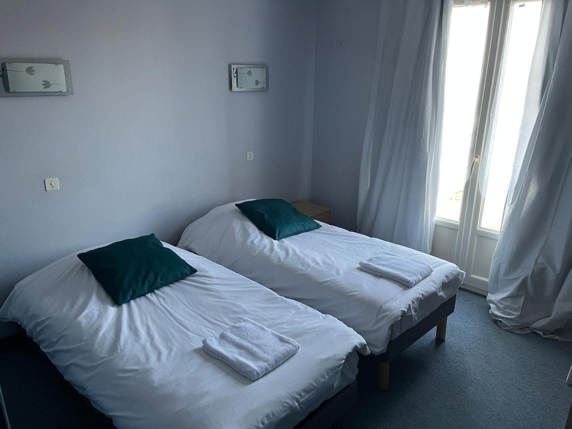 Hotel Le Lyon Vert Commentry Zewnętrze zdjęcie