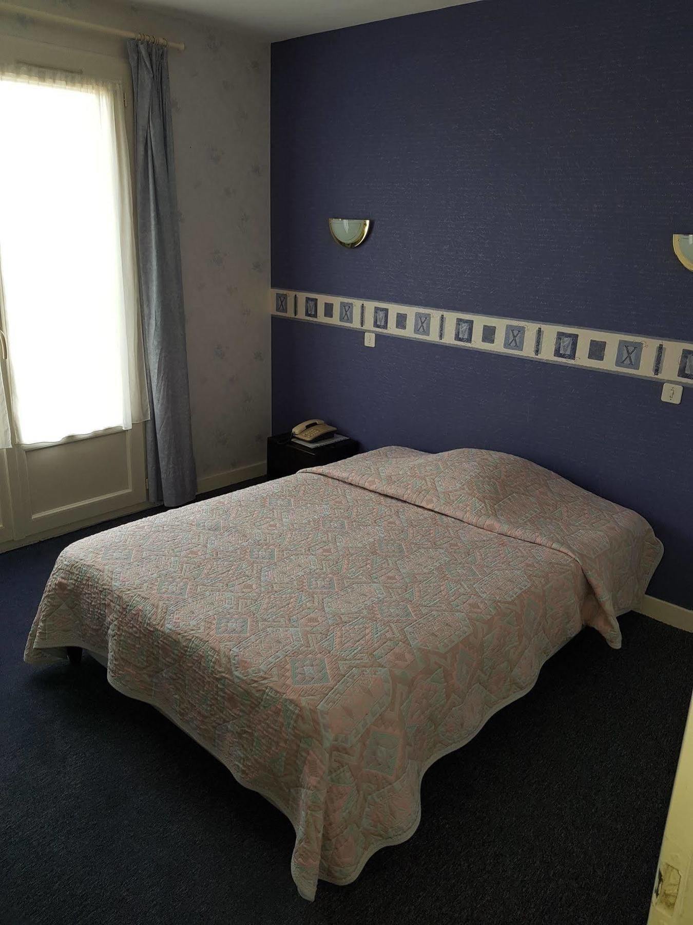Hotel Le Lyon Vert Commentry Zewnętrze zdjęcie