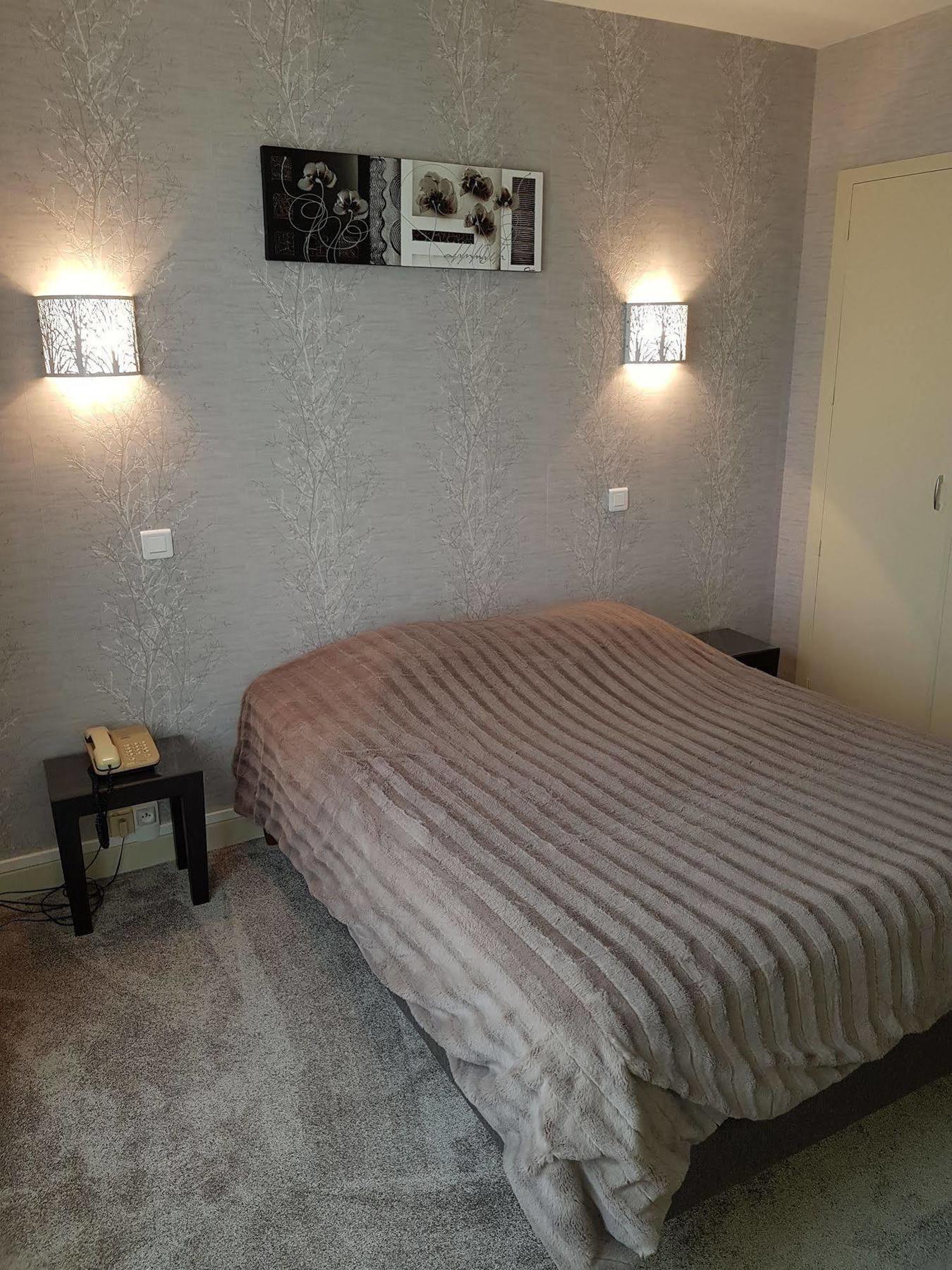 Hotel Le Lyon Vert Commentry Zewnętrze zdjęcie